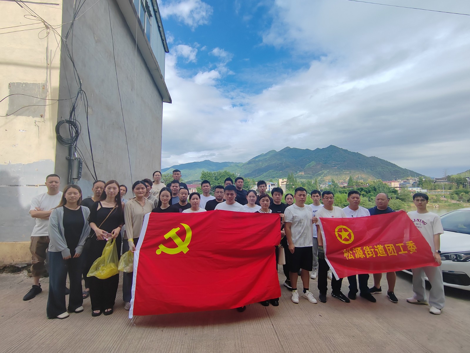 巡河護(hù)河我先行 水清岸綠生態(tài)美——易順建工集團(tuán)有限公司入黨積極分子參加巡河活動